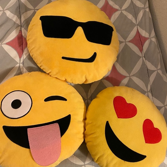 Need gone⚠️Emoji pillows 😎😜😍*ALL FOR ONE PRICE*